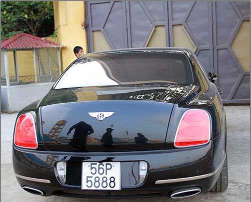 Siêu xe bầu Kiên thường dùng để tới sân Hàng Đẫy